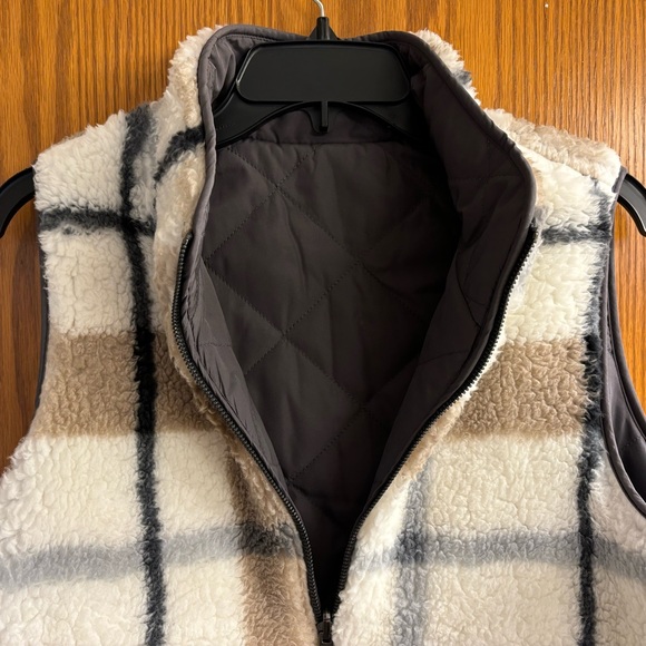 Reversible Thread & Supply Grey and Plaid Vest - Picture 6 of 9